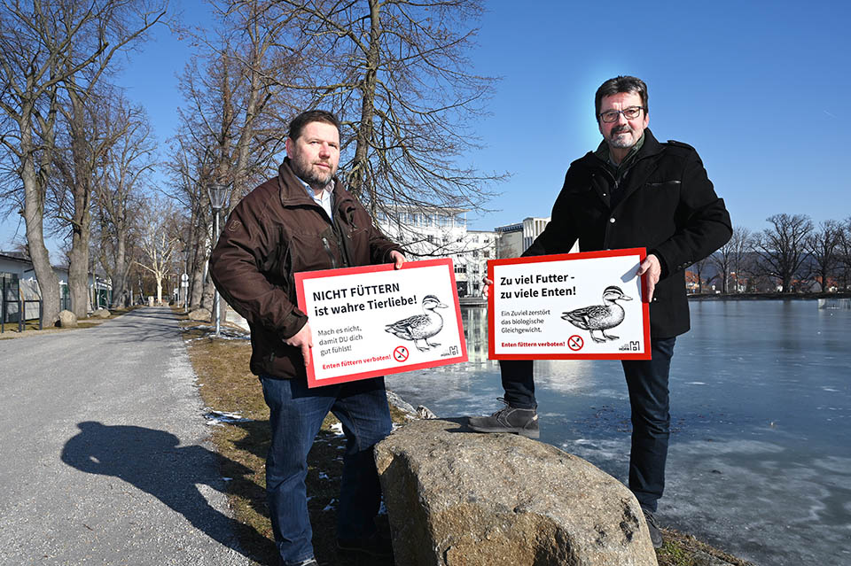 Wirtschaftshofleiter Johannes Strommer und Bgm. Gerhard Lentschig hoffen auf das Verständnis und die Mithilfe der Bevölkerung. Foto: Gabriele Hohenegger